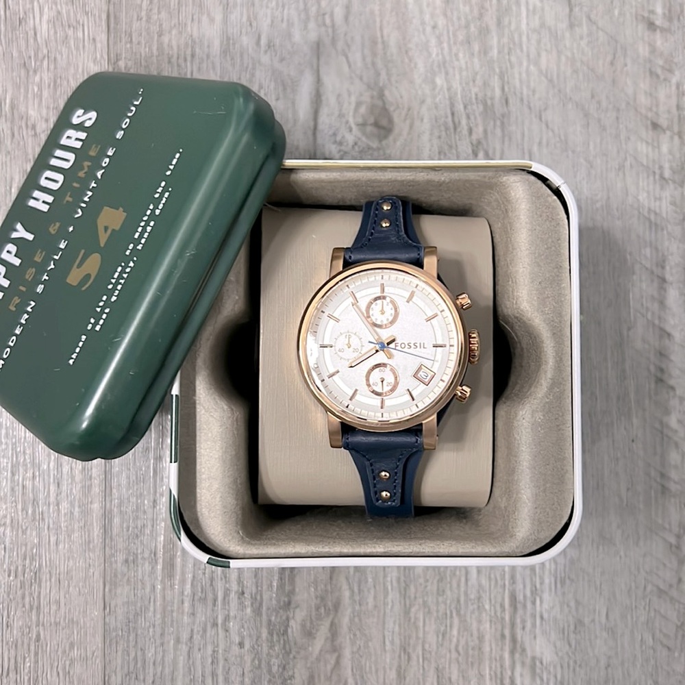 Women’s blue Fossil watch